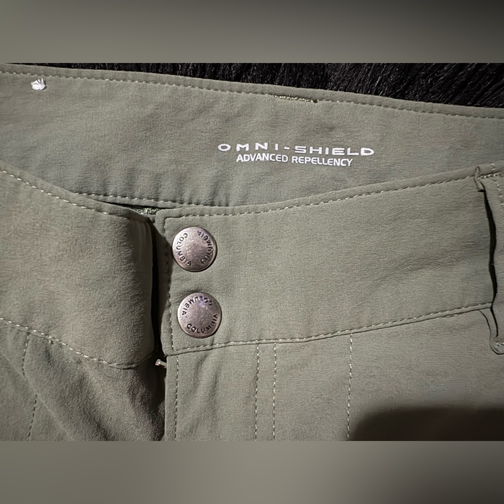 Columbia Hiking Green Omni-Shield Outdoor Adventurous Woman Capris w/ +pockets - Picture 3 of 6